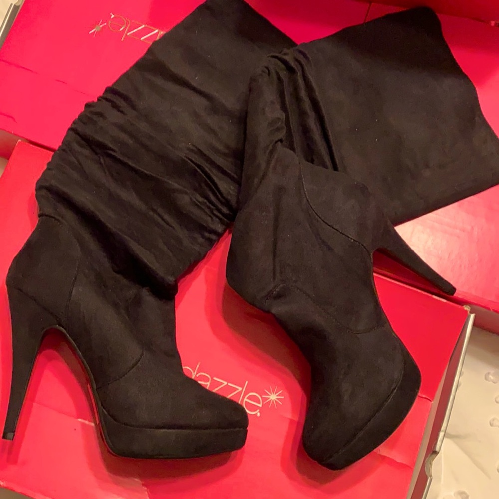 Black sexy heel boot size 10M🥰NEVER WORE😍Sitting in my closet.. shoedazzle